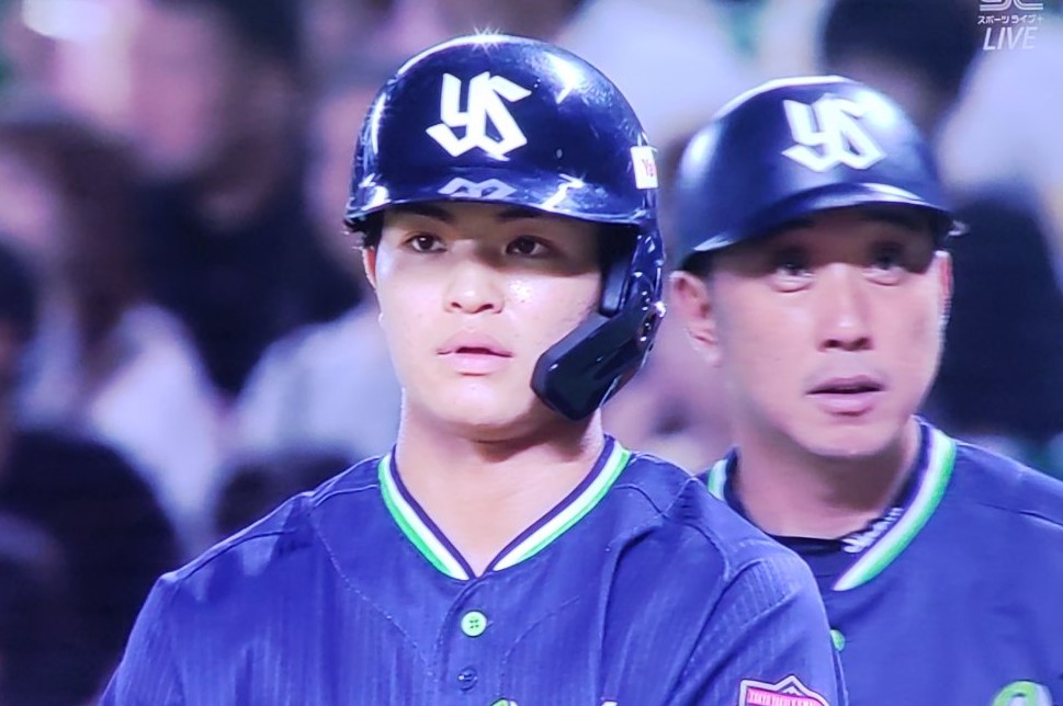 プロ初タイムリーで出塁の鈴木叶選手